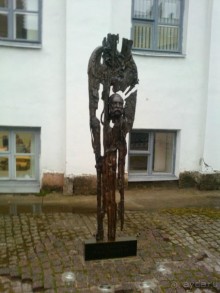 Неформальные памятники в нетуристическом Петербурге.