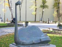 Неформальные памятники в нетуристическом Петербурге.