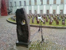 Неформальные памятники в нетуристическом Петербурге.