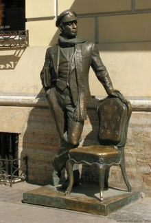 Неформальные памятники в нетуристическом Петербурге.