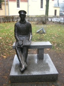 Неформальные памятники в нетуристическом Петербурге.