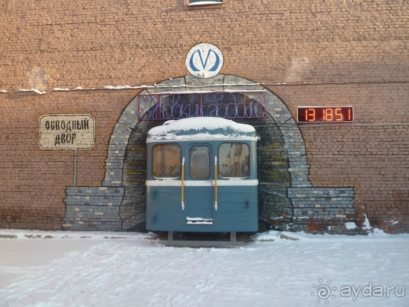 Неформальные памятники в нетуристическом Петербурге.