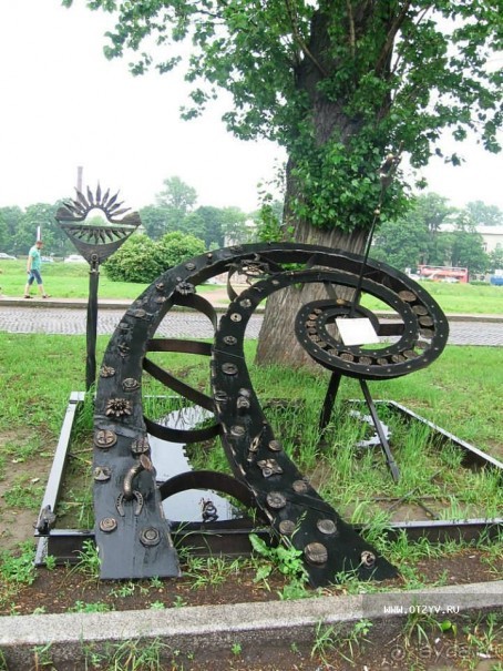 Неформальные памятники в нетуристическом Петербурге.