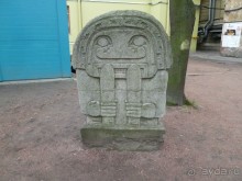 Неформальные памятники в нетуристическом Петербурге.