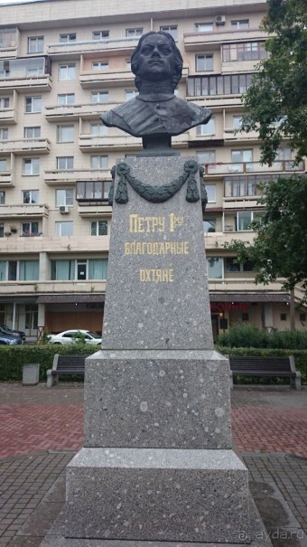 Неформальные памятники в нетуристическом Петербурге.