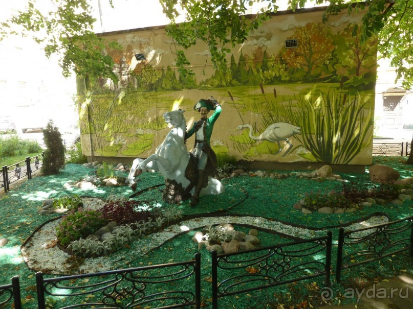 Неформальные памятники в нетуристическом Петербурге.