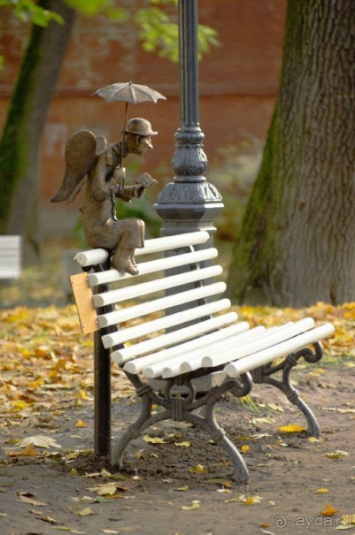 Неформальные памятники в нетуристическом Петербурге.