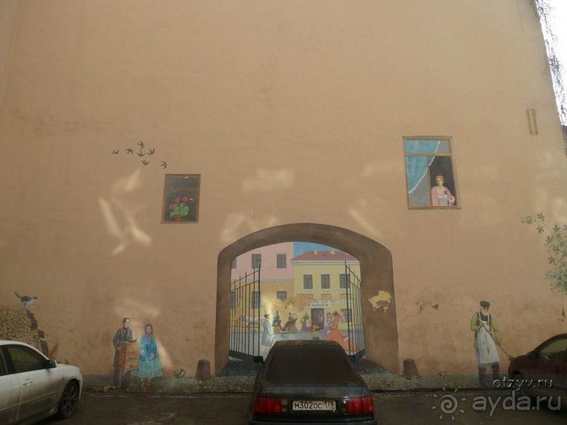 Неформальные памятники в нетуристическом Петербурге.