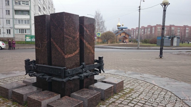 Неформальные памятники в нетуристическом Петербурге.