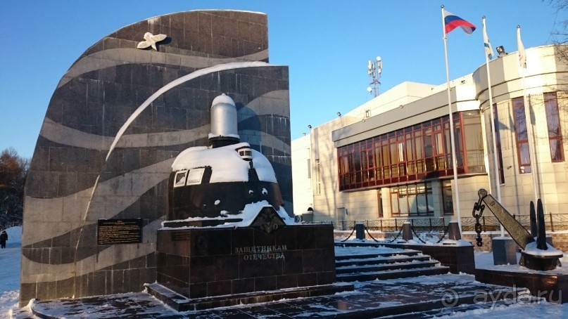 Неформальные памятники в нетуристическом Петербурге.