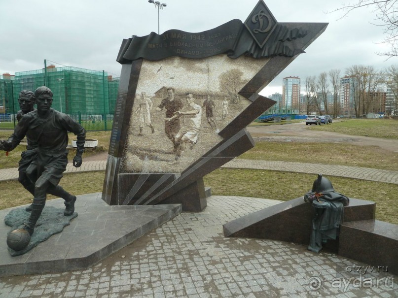 Неформальные памятники в нетуристическом Петербурге.