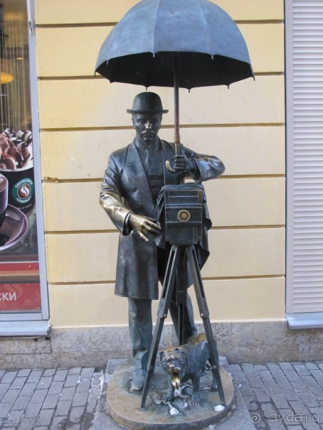 Неформальные памятники в нетуристическом Петербурге.