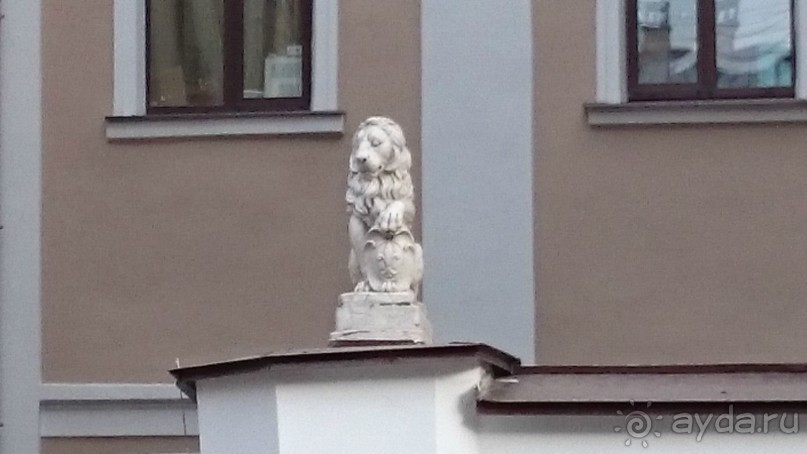 Неформальные памятники в нетуристическом Петербурге.