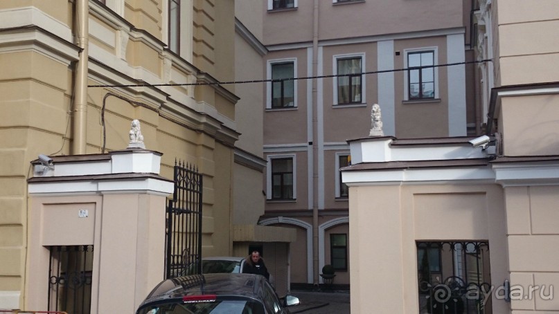 Неформальные памятники в нетуристическом Петербурге.