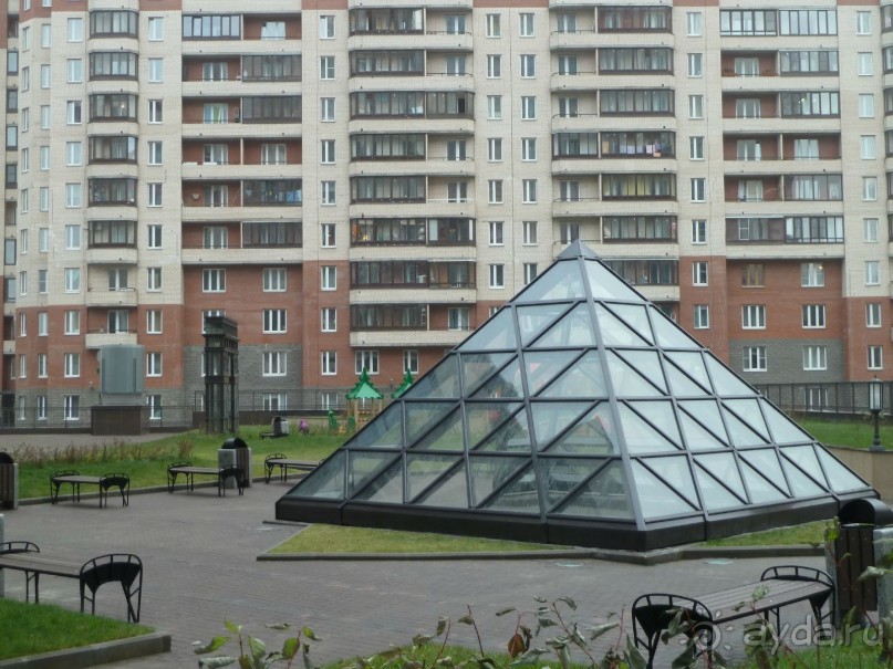 Неформальные памятники в нетуристическом Петербурге.