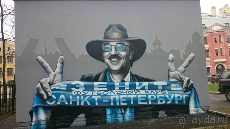 Неформальные памятники в нетуристическом Петербурге.