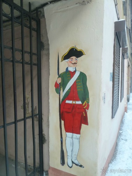 Неформальные памятники в нетуристическом Петербурге.