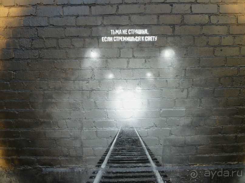 Неформальные памятники в нетуристическом Петербурге.