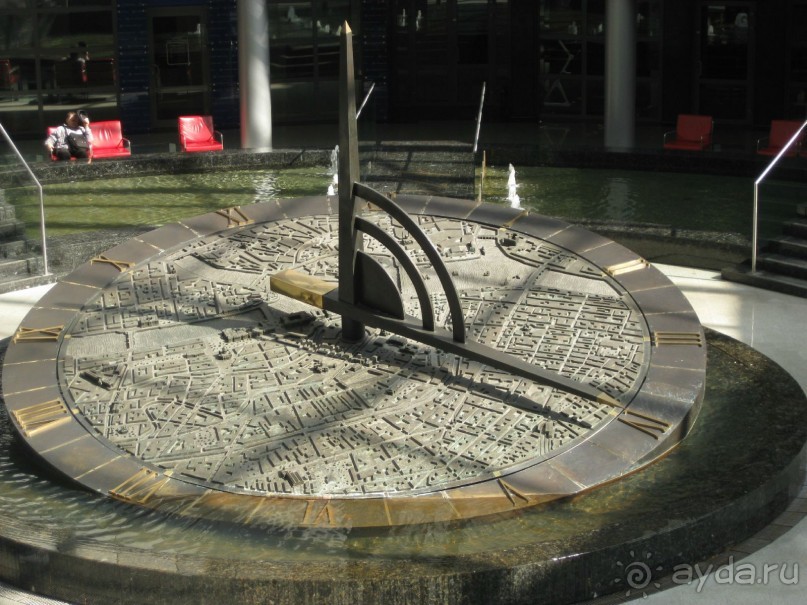 Неформальные памятники в нетуристическом Петербурге.