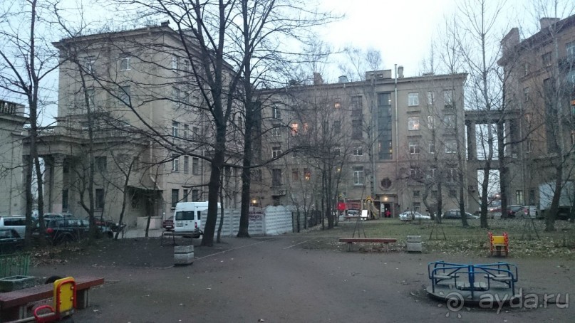 Неформальные памятники в нетуристическом Петербурге.