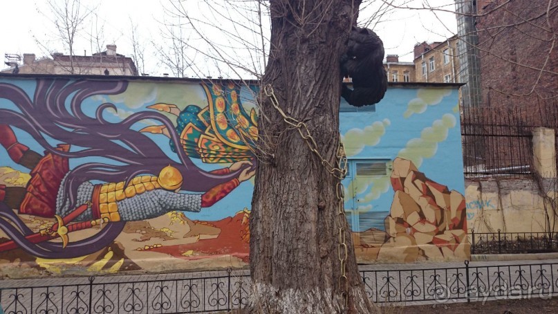 Неформальные памятники в нетуристическом Петербурге.