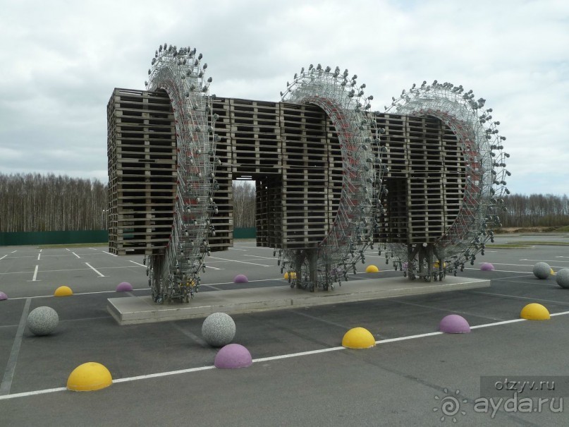 Неформальные памятники в нетуристическом Петербурге.