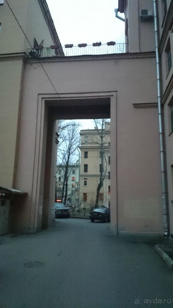 Неформальные памятники в нетуристическом Петербурге.