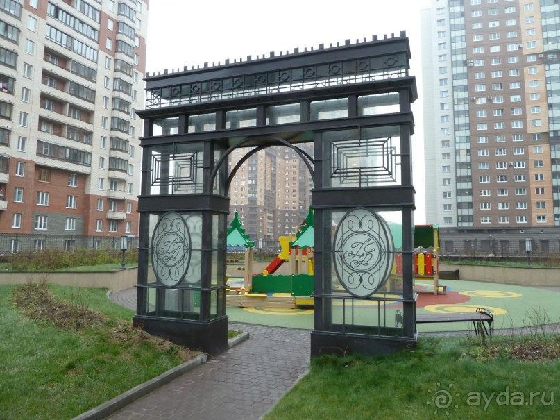 Неформальные памятники в нетуристическом Петербурге.