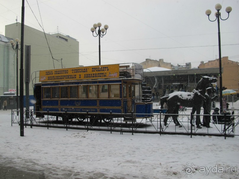 Неформальные памятники в нетуристическом Петербурге.