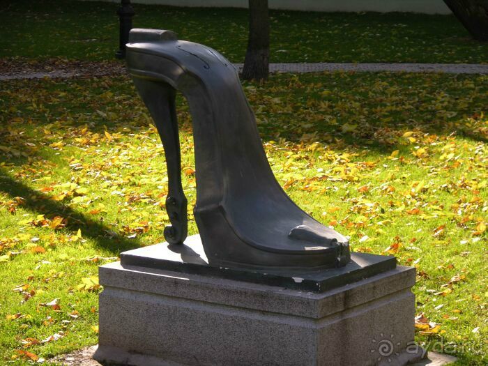 Неформальные памятники в нетуристическом Петербурге.