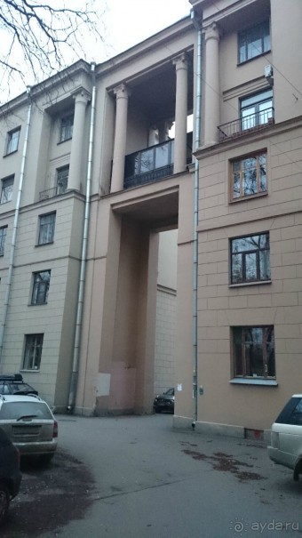 Неформальные памятники в нетуристическом Петербурге.