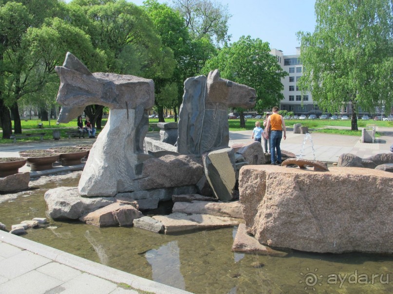 Неформальные памятники в нетуристическом Петербурге.