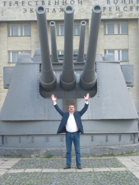 Неформальные памятники в нетуристическом Петербурге.