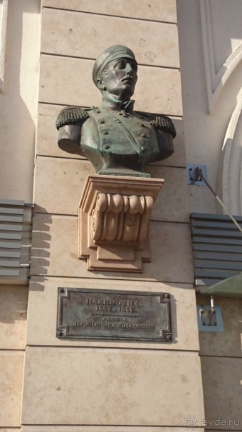 Неформальные памятники в нетуристическом Петербурге.