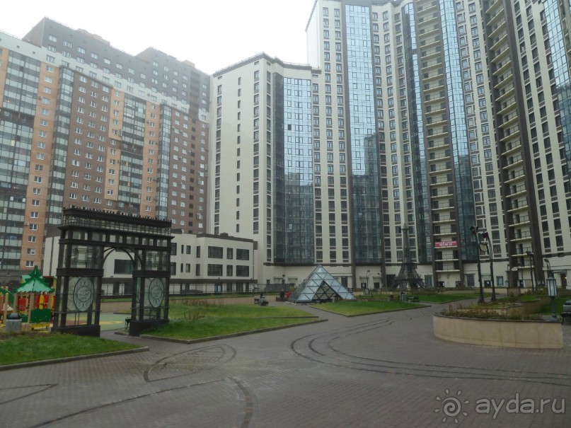 Неформальные памятники в нетуристическом Петербурге.