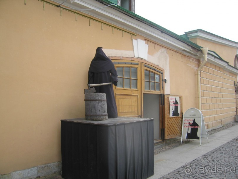 Неформальные памятники в нетуристическом Петербурге.