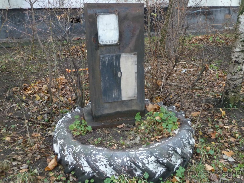 Неформальные памятники в нетуристическом Петербурге.