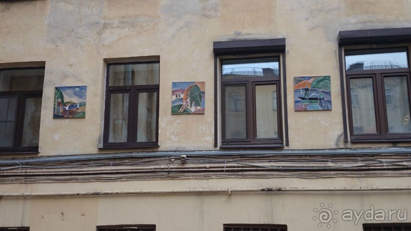 Неформальные памятники в нетуристическом Петербурге.