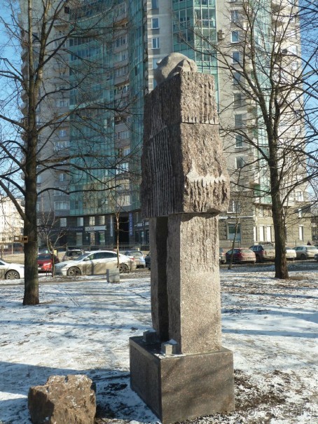 Неформальные памятники в нетуристическом Петербурге.