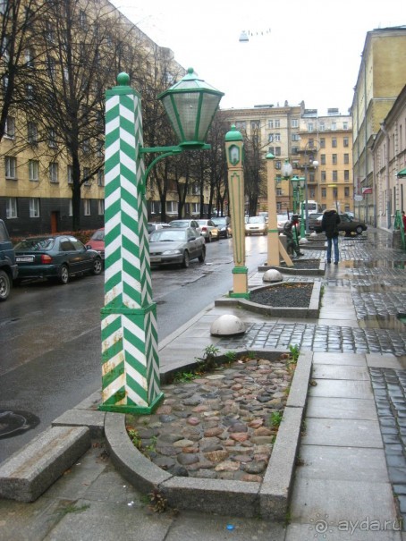 Неформальные памятники в нетуристическом Петербурге.