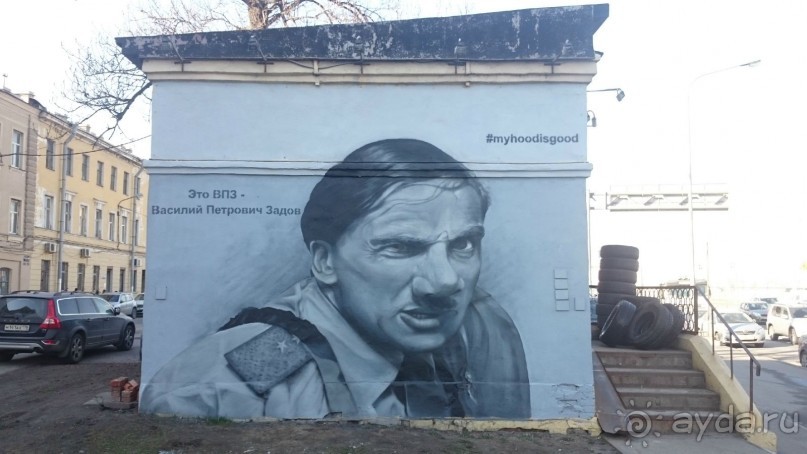 Неформальные памятники в нетуристическом Петербурге.