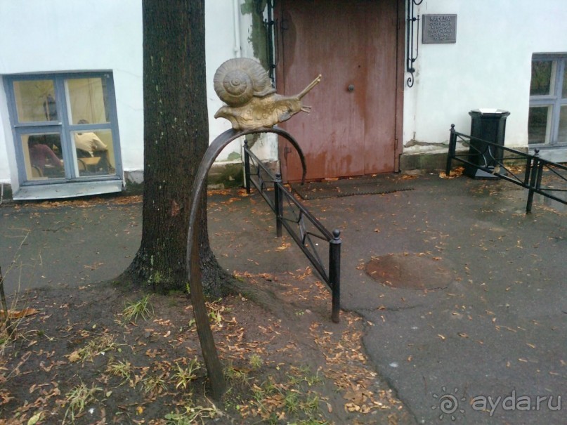 Неформальные памятники в нетуристическом Петербурге.