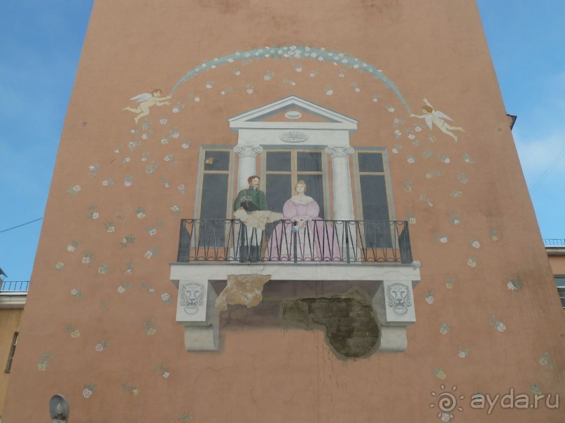 Неформальные памятники в нетуристическом Петербурге.