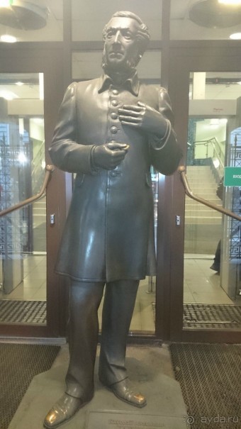 Неформальные памятники в нетуристическом Петербурге.