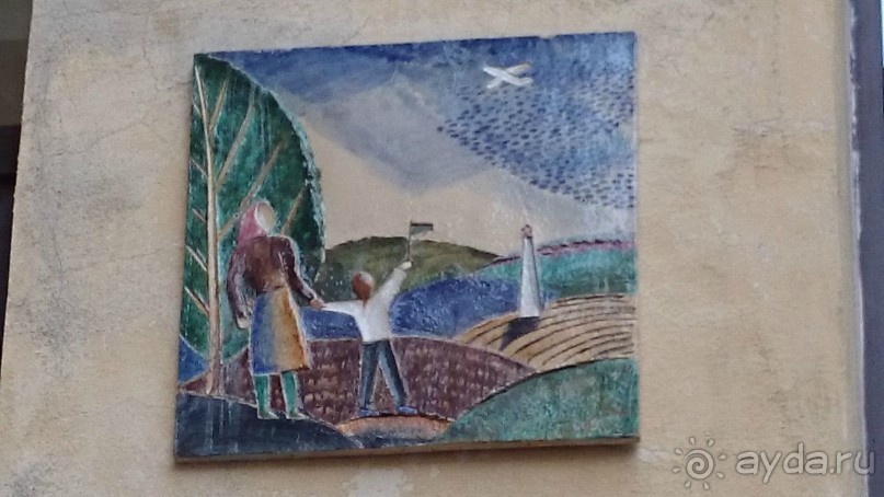 Неформальные памятники в нетуристическом Петербурге.