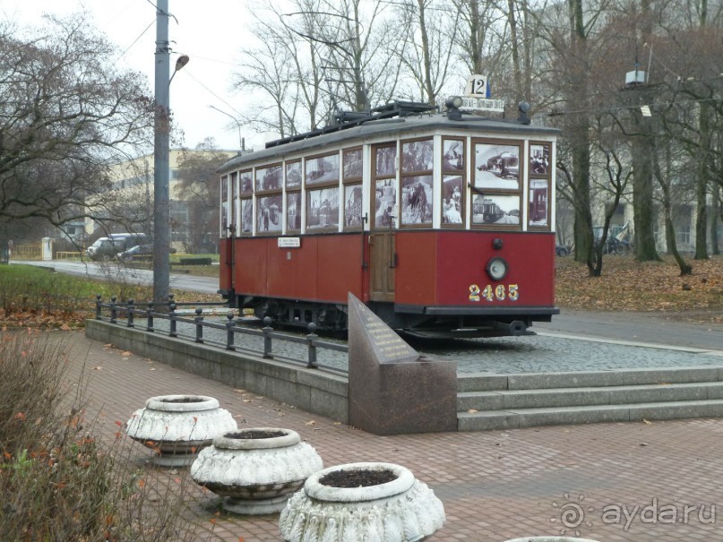 Неформальные памятники в нетуристическом Петербурге.