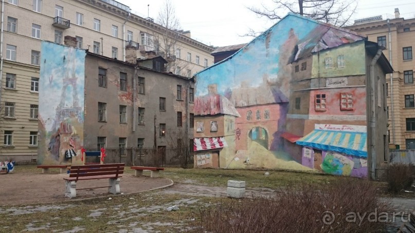 Неформальные памятники в нетуристическом Петербурге.