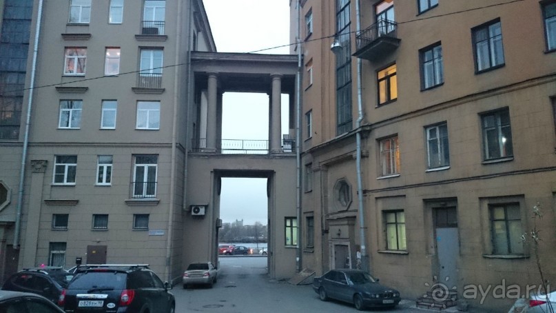 Неформальные памятники в нетуристическом Петербурге.