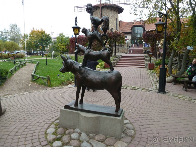 Неформальные памятники в нетуристическом Петербурге.