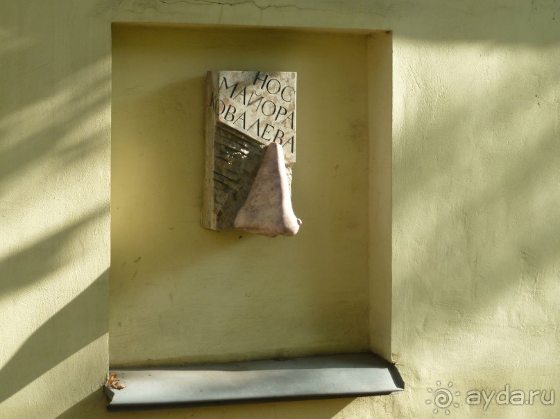 Неформальные памятники в нетуристическом Петербурге.